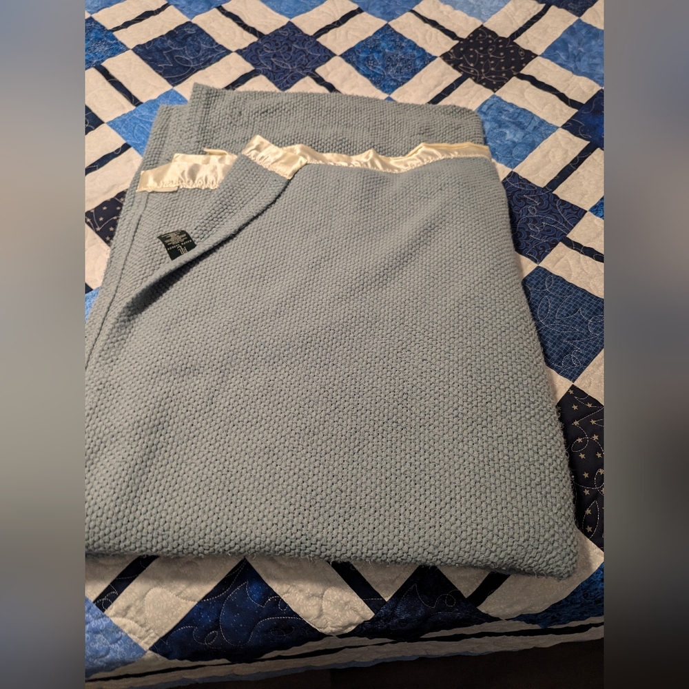 Ralph Lauren  Blue ,greyish Waffle Weave Blanket With Satin Trim. Queen Size.